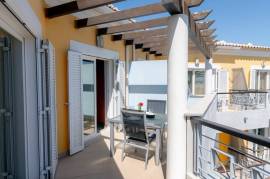 Top floor 1 bed with the most amazing estuary and sea views Top floor 1 bed with the most amazing estuary and sea views