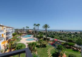 Top floor 1 bed with the most amazing estuary and sea views Top floor 1 bed with the most amazing estuary and sea views
