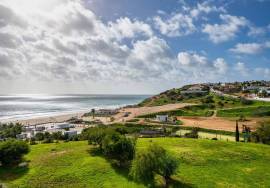 2 bedroom apartment with spectacular sea views