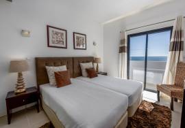2 bedroom apartment with spectacular sea views