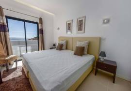 2 bedroom apartment with spectacular sea views