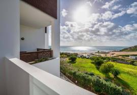 2 bedroom apartment with spectacular sea views