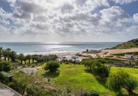 2 bedroom apartment with spectacular sea views