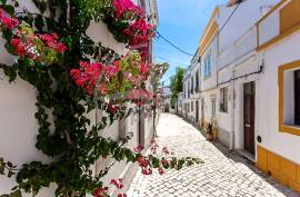 Tavira centre 2 bedroom townhouse with patio & large sun terrace Tavira centre 2 bedroom townhouse with patio & large sun terrace