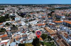 Tavira centre 2 bedroom townhouse with patio & large sun terrace Tavira centre 2 bedroom townhouse with patio & large sun terrace