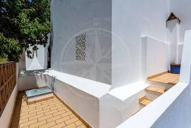 Tavira centre 2 bedroom townhouse with patio & large sun terrace Tavira centre 2 bedroom townhouse with patio & large sun terrace