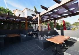 SUCCESSFUL COMMERCIAL BUSINESS - SWIMMING POOL BAR AND RESTAURANT - 15 HOLE CRAZY GOLF COURSE SUCCESSFUL COMMERCIAL BUSINESS - SWIMMING POOL BAR AND RESTAURANT - 15 HOLE CRAZY GOLF COURSE