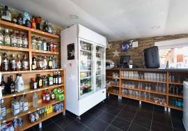 SUCCESSFUL COMMERCIAL BUSINESS - SWIMMING POOL BAR AND RESTAURANT - 15 HOLE CRAZY GOLF COURSE SUCCESSFUL COMMERCIAL BUSINESS - SWIMMING POOL BAR AND RESTAURANT - 15 HOLE CRAZY GOLF COURSE