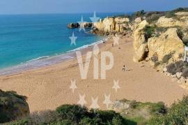 SUCCESSFUL COMMERCIAL BUSINESS - SWIMMING POOL BAR AND RESTAURANT - 15 HOLE CRAZY GOLF COURSE SUCCESSFUL COMMERCIAL BUSINESS - SWIMMING POOL BAR AND RESTAURANT - 15 HOLE CRAZY GOLF COURSE