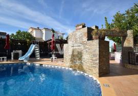 SUCCESSFUL COMMERCIAL BUSINESS - SWIMMING POOL BAR AND RESTAURANT - 15 HOLE CRAZY GOLF COURSE SUCCESSFUL COMMERCIAL BUSINESS - SWIMMING POOL BAR AND RESTAURANT - 15 HOLE CRAZY GOLF COURSE