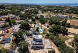 ALBUFEIRA - 3 BEDROOMS VILLA - SWIMMING POOL, GARDEN - LARGE GARAGE ALBUFEIRA - 3 BEDROOMS VILLA - SWIMMING POOL, GARDEN - LARGE GARAGE