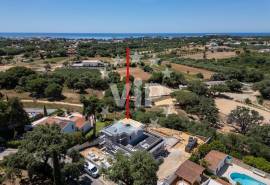 ALBUFEIRA - 3 BEDROOMS VILLA - SWIMMING POOL, GARDEN - LARGE GARAGE ALBUFEIRA - 3 BEDROOMS VILLA - SWIMMING POOL, GARDEN - LARGE GARAGE