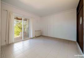 Lakeside Villa on Barragem da Bravura with Exceptional Privacy & Potential