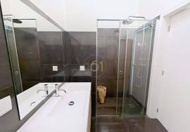 4 Bedroom Duplex Apartment with Terrace and 4 Parking Spaces