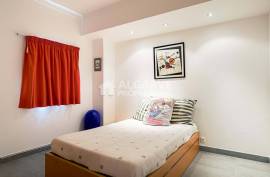 Beautiful 2 bedroom apartment, recently renovated, in the center of Albufeira, near the beach. Beautiful 2 bedroom apartment, recently renovated, in the center of Albufeira, near the beach.