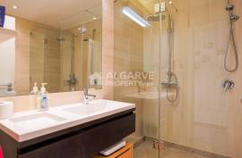Beautiful 2 bedroom apartment, recently renovated, in the center of Albufeira, near the beach. Beautiful 2 bedroom apartment, recently renovated, in the center of Albufeira, near the beach.