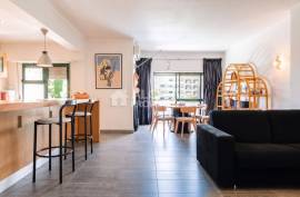 Beautiful 2 bedroom apartment, recently renovated, in the center of Albufeira, near the beach. Beautiful 2 bedroom apartment, recently renovated, in the center of Albufeira, near the beach.