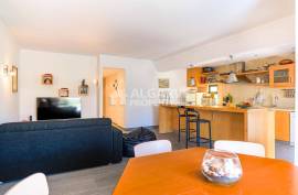 Beautiful 2 bedroom apartment, recently renovated, in the center of Albufeira, near the beach. Beautiful 2 bedroom apartment, recently renovated, in the center of Albufeira, near the beach.