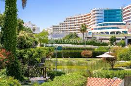 Beautiful 2 bedroom apartment, recently renovated, in the center of Albufeira, near the beach. Beautiful 2 bedroom apartment, recently renovated, in the center of Albufeira, near the beach.