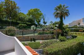 Beautiful 2 bedroom apartment, recently renovated, in the center of Albufeira, near the beach. Beautiful 2 bedroom apartment, recently renovated, in the center of Albufeira, near the beach.