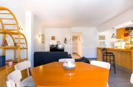 Beautiful 2 bedroom apartment, recently renovated, in the center of Albufeira, near the beach. Beautiful 2 bedroom apartment, recently renovated, in the center of Albufeira, near the beach.