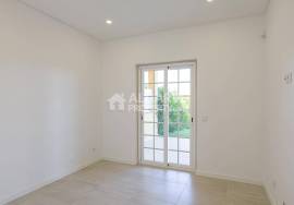 Charming 3+1 bedroom house with basement and pool near the center of Almancil.