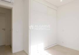 Charming 3+1 bedroom house with basement and pool near the center of Almancil.