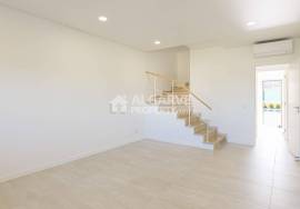 Charming 3+1 bedroom house with basement and pool near the center of Almancil.