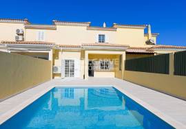Charming 3+1 bedroom house with basement and pool near the center of Almancil.