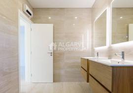 Charming 3+1 bedroom house with basement and pool near the center of Almancil.
