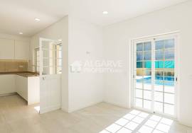 Charming 3+1 bedroom house with basement and pool near the center of Almancil.