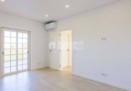 Charming 3+1 bedroom house with basement and pool near the center of Almancil.