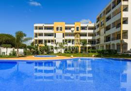 Renovated 1 Bedroom Apartment with Pool and Garden in Vilamoura | Furnished | Elevator