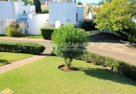 Two bedroom townhouse in a quiet residential area near the golf course in Vilamoura.