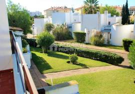Two bedroom townhouse in a quiet residential area near the golf course in Vilamoura.