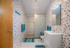 House - T2 + Apartment T3 with Active Local Accommodation – Calheta, Madeira House - T2 + Apartment T3 with Active Local Accommodation – Calheta, Madeira