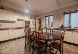 House - T2 + Apartment T3 with Active Local Accommodation – Calheta, Madeira House - T2 + Apartment T3 with Active Local Accommodation – Calheta, Madeira