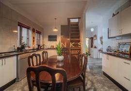 House - T2 + Apartment T3 with Active Local Accommodation – Calheta, Madeira House - T2 + Apartment T3 with Active Local Accommodation – Calheta, Madeira