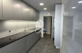 New 3 bedroom apartment on Avenida da Boavista with balcony New 3 bedroom apartment on Avenida da Boavista with balcony