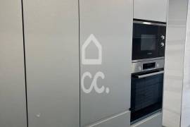 New 3 bedroom apartment on Avenida da Boavista with balcony New 3 bedroom apartment on Avenida da Boavista with balcony