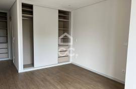 New 3 bedroom apartment on Avenida da Boavista with balcony New 3 bedroom apartment on Avenida da Boavista with balcony