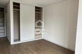 New 3 bedroom apartment on Avenida da Boavista with balcony New 3 bedroom apartment on Avenida da Boavista with balcony