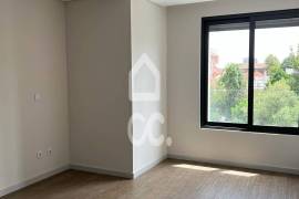 New 3 bedroom apartment on Avenida da Boavista with balcony New 3 bedroom apartment on Avenida da Boavista with balcony