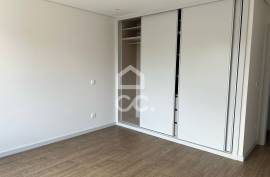 New 3 bedroom apartment on Avenida da Boavista with balcony New 3 bedroom apartment on Avenida da Boavista with balcony