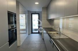 New 3 bedroom apartment on Avenida da Boavista with balcony New 3 bedroom apartment on Avenida da Boavista with balcony
