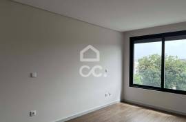 New 3 bedroom apartment on Avenida da Boavista with balcony New 3 bedroom apartment on Avenida da Boavista with balcony
