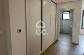 New 3 bedroom apartment on Avenida da Boavista with balcony New 3 bedroom apartment on Avenida da Boavista with balcony
