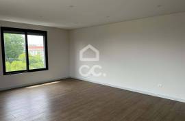 New 3 bedroom apartment on Avenida da Boavista with balcony New 3 bedroom apartment on Avenida da Boavista with balcony
