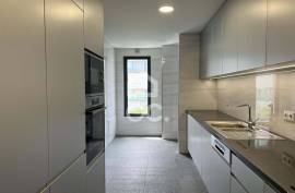 New 3 bedroom apartment on Avenida da Boavista with balcony New 3 bedroom apartment on Avenida da Boavista with balcony