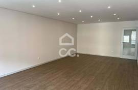 New 3 bedroom apartment on Avenida da Boavista with balcony New 3 bedroom apartment on Avenida da Boavista with balcony